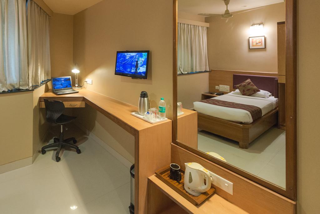 Hotel Prestige Mangalore Esterno foto